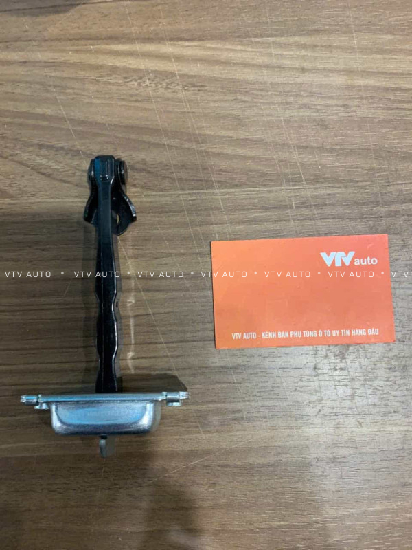Hãm cửa trước Hyundai Elantra, Avante 06-19 mã 79380-3X000