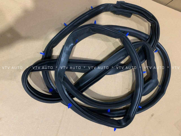 Gioăng Xốp Trên Cánh Cửa Sau Trái Camry  07-11