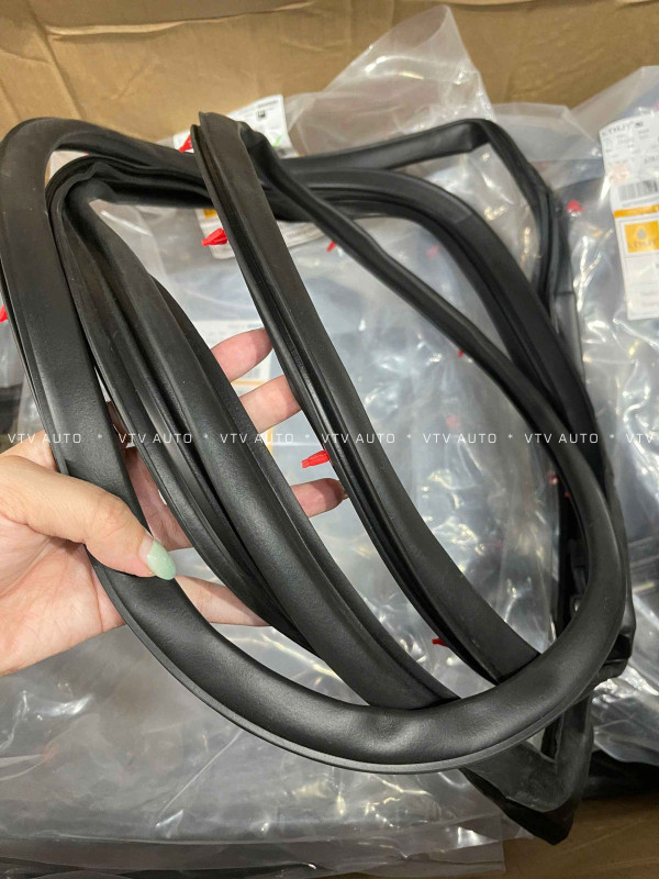 Gioăng Xốp Trên Cánh Cửa Sau Phải Camry  07-11