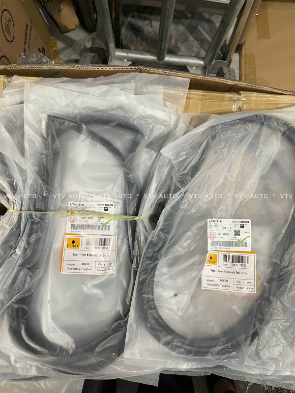 Gioăng Kính Chắn Giò Trước  Camry 02-06