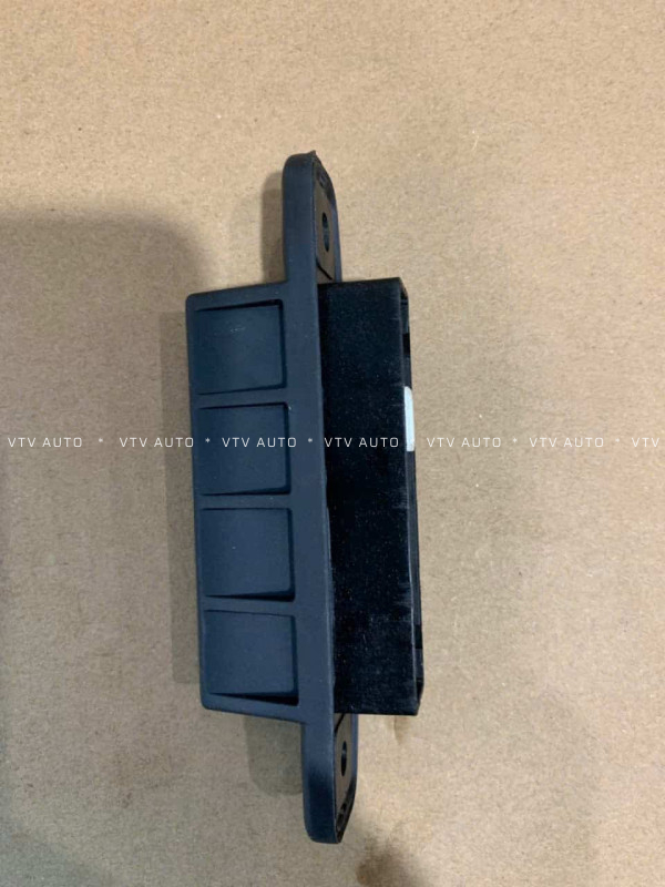 Công Tắc Bấm Mở Cửa Hậu, Mở Cửa Sau Cuối Highlander 07-15