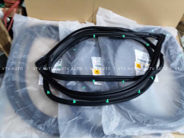 Gioăng Xốp Trên Cánh Cửa Sau Trái Rav4 06-12